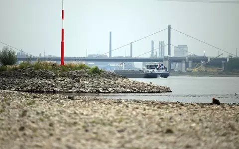 Der Regen stoppt das weitere Absinken der Pegelstände. Die Schifffahrt sollte aber nicht zu viel erwarten, warnt ein Experte. (Archivbild)  - Foto: Federico Gambarini/dpa