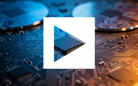 Abstrakte Nahaufnahme von hochmodernen Mikrochip-Strukturen und Halbleiter-Wafern in professioneller Studiobeleuchtung. - Foto: über boerse-global.de