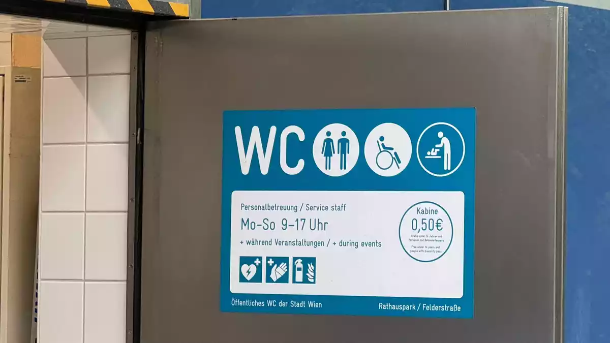 Pissoirs umsonst, Kabinen in Toiletten kosten 50 Cent - das findet eine junge Frau in Wien ungerecht. - Bild: Matthias Röder/dpa