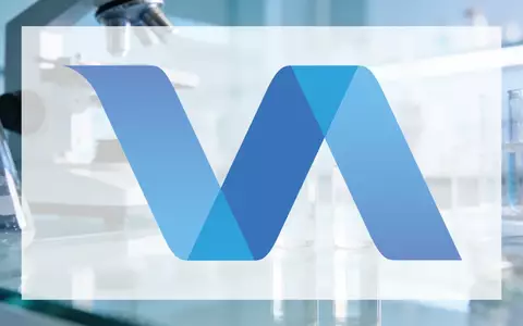 Moderne Laborumgebung mit wissenschaftlichen Geräten und steriler Beleuchtung als Symbol für medizinischen Fortschritt. - Foto: über boerse-global.de