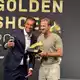 Hatten Spaß bei der Verleihung des Goldenen Schuh: Preisträger Harry Kane (rechts) und Laudator Luca Toni. - Bild: Christoph Lother/dpa