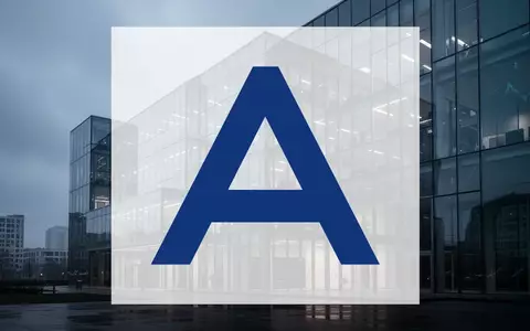 Abstrakte, moderne Büroarchitektur in kühlem, gedämpftem Licht als Symbol für die aktuelle Marktlage im IT-Sektor. - Foto: über boerse-global.de