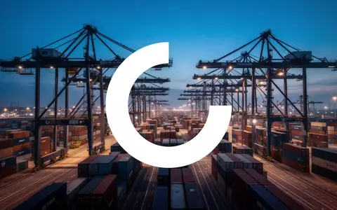 Moderne Container-Terminals mit Verladekränen bei Dämmerung - Foto: über boerse-global.de