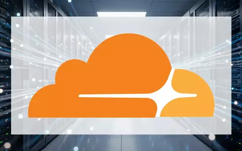 Abstrakte Darstellung moderner Cloud-Infrastruktur mit blauem Licht und Glasfasertechnik. - Foto: über boerse-global.de