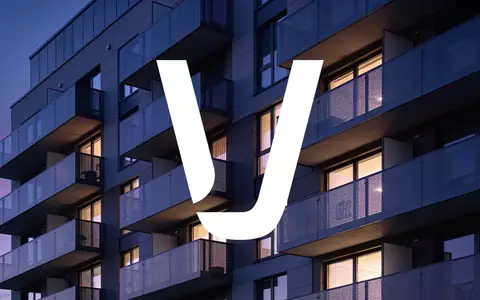 Moderne Wohnanlage bei Dämmerung als Symbol für den Immobilienmarkt. - Foto: über boerse-global.de