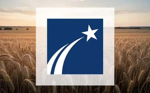 Weites goldenes Weizenfeld bei Sonnenuntergang als Symbol für Investitionen in die Landwirtschaft - Foto: über boerse-global.de