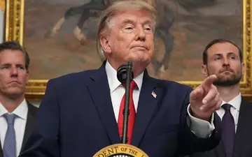 Trump droht dem Iran mit einem Wirtschaftskrieg gegen den Iran an. - Foto: Jacquelyn Martin/AP/dpa