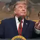 Trump droht dem Iran mit einem Wirtschaftskrieg gegen den Iran an. - Bild: Jacquelyn Martin/AP/dpa