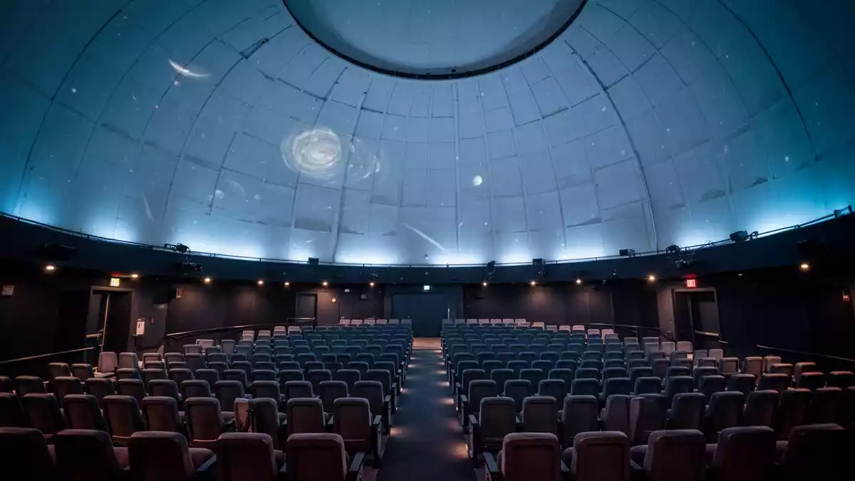Zeit im Fokus: Berliner Planetarium zeigt Relativitätstheorie als Fulldome-Erlebnis