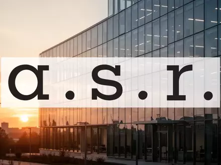 Modernes Bürogebäude bei Sonnenuntergang als Symbol für finanzielles Wachstum und Stabilität in der Versicherungsbranche - Foto: über boerse-global.de