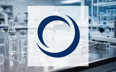 Moderne, sterile Laborumgebung mit Glasfläschchen und Präzisionsinstrumenten in kühlem blau-weißem Licht. - Foto: über boerse-global.de