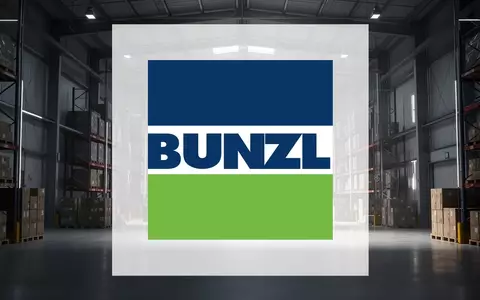 Modernes Logistikzentrum in atmosphärischer Beleuchtung zur Darstellung von Lieferketten und Industrie. - Foto: über boerse-global.de