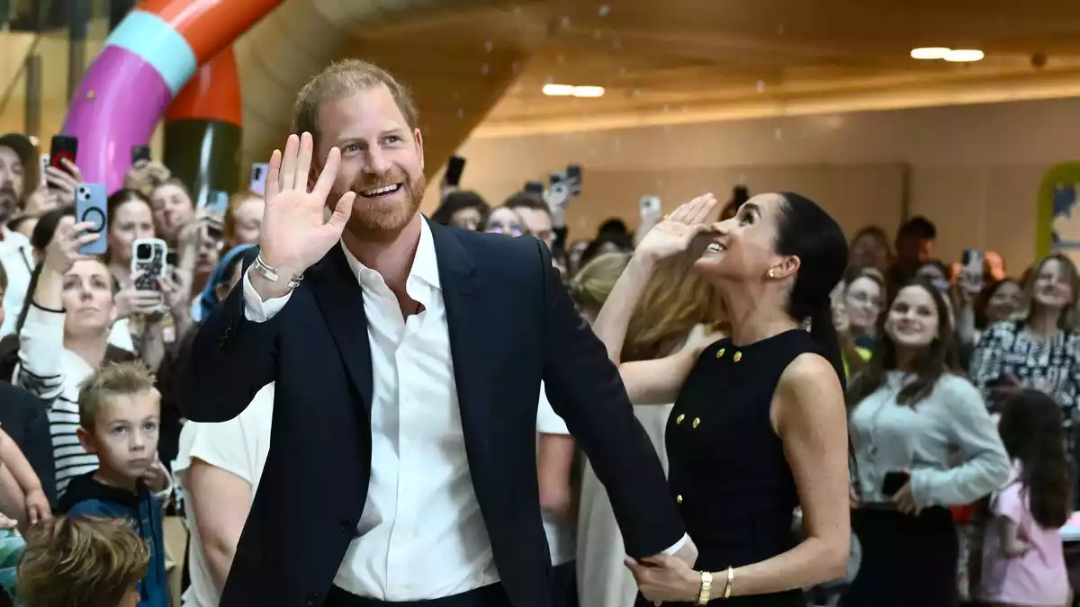 Harry und Meghan genießen weiterhin große Popularität - werden aber auch kritisiert. (Archivbild) - Bild: Joel Carrett/AAP/dpa