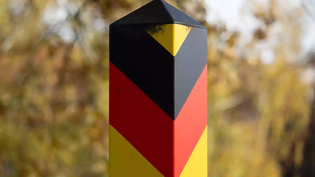 In Polen blickt man mit Besorgnis auf einen denkbaren Wahlsieg der AfD in Sachsen-Anhalt. (Archivbild)  - Bild: Sebastian Kahnert/dpa