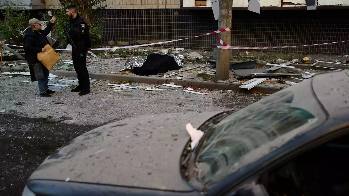 Die ukrainischen Behörden meldeten viele Tote und Verletzte nach russischen Angriffen auf die Hauptstadt Kiew.  - Bild: Francisco Seco/AP/dpa