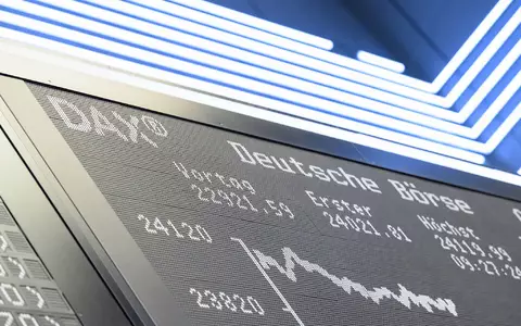 Viele Menschen legen Geld an der Börse an, besonders beliebt: börsengehandelte Indexfonds, sogenannte ETFs. (Symbolbild) - Foto: Hannes P Albert/dpa