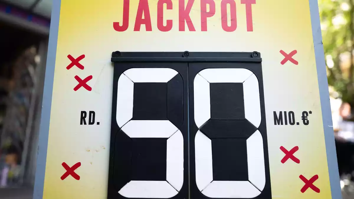 Der Lotto-Jackpot mit der Maximalhöhe von 50 Millionen Euro wurde erneut geknackt. (Archivbild) - Bild: Florian Wiegand/dpa