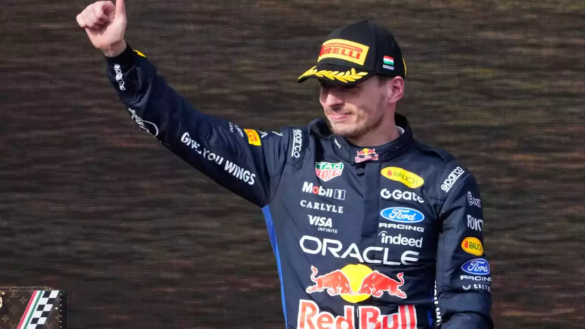 Max Verstappen bleibt bis 2030 bei Red Bull. (Archivbild) - Bild: Darko Bandic/AP/dpa