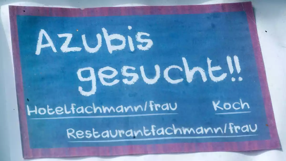 Auszubildende in der Gastronomie äußern sich oft unzufrieden mit ihrer Lehre. (Symbolbild) - Bild: Stefan Sauer/dpa