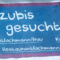 Auszubildende in der Gastronomie äußern sich oft unzufrieden mit ihrer Lehre. (Symbolbild) - Foto: Stefan Sauer/dpa