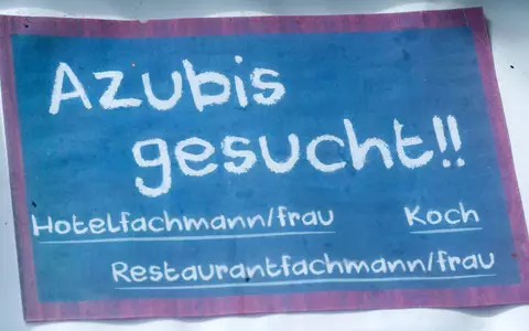 Auszubildende in der Gastronomie äußern sich oft unzufrieden mit ihrer Lehre. (Symbolbild) - Foto: Stefan Sauer/dpa