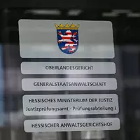 Schwere Steuerhinterziehung zulasten der Staatskasse: Seit Jahren arbeitet die Justiz den Cum-Ex-Skandal auf. (Symbolbild) - Foto: Arne Dedert/dpa