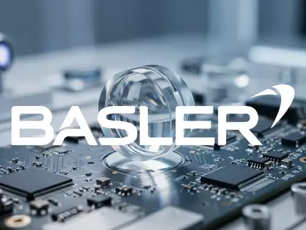 Hochpräzise optische Linsen und Sensorkomponenten in einer professionellen industriellen Fertigungsumgebung. - Foto: über boerse-global.de