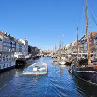 So idyllisch: Der «Nyhavn» in der dänischen Hauptstadt Kopenhagen ist bei Touristen beliebt. (Archivbild) - Foto: Francoise Hauser/dpa-tmn