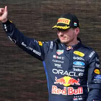Max Verstappen bleibt bis 2030 bei Red Bull. (Archivbild) - Foto: Darko Bandic/AP/dpa