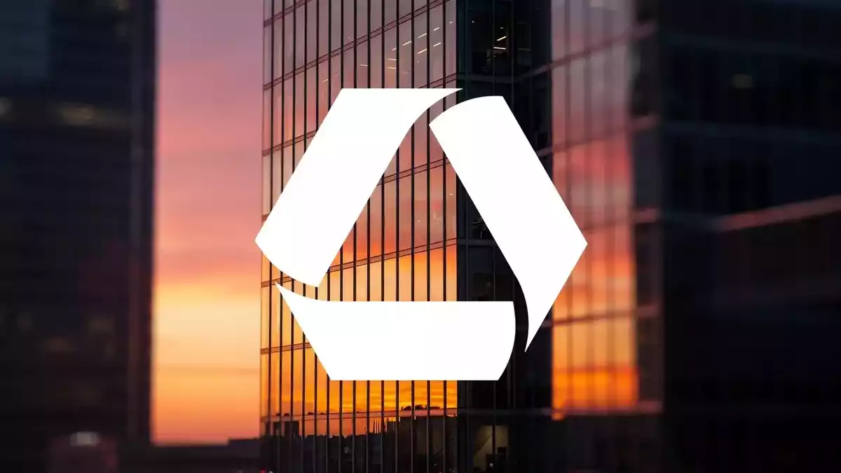 Commerzbank Shares Slip Despite Record Results and UniCredit Deal Hopes