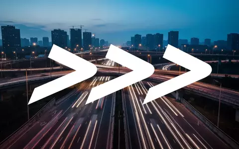 Abstrakte Darstellung einer modernen Autobahn bei Dämmerung mit Lichtspuren von Fahrzeugen. - Foto: über boerse-global.de