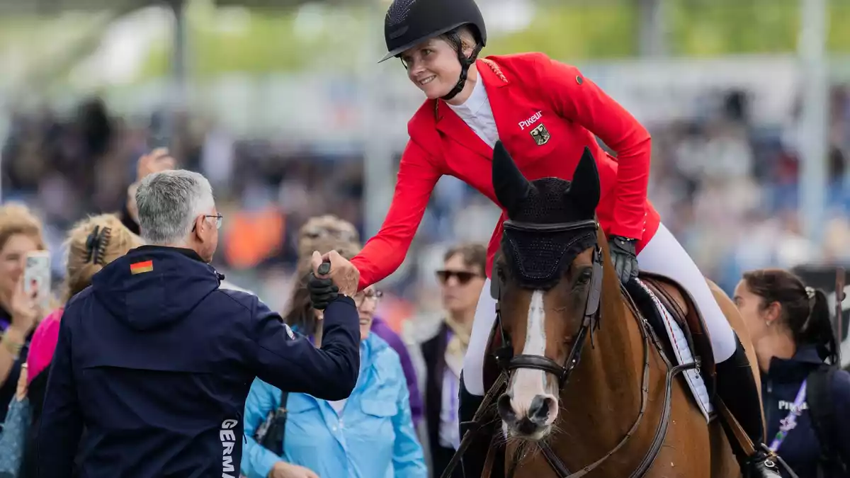  Sophie Hinners ritt auch am zweiten Tag ohne Fehler. - Bild: Rolf Vennenbernd/dpa