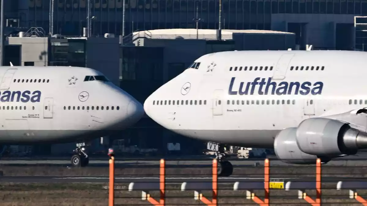 Die Boeing 747 hatte mehr als 350 Passagiere an Bord. (Symbolbild) - Bild: Arne Dedert/dpa