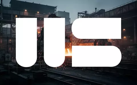 Industrielle Stahlverarbeitung in einer modernen Fabrik bei Dämmerung mit dramatischer Beleuchtung. - Foto: über boerse-global.de