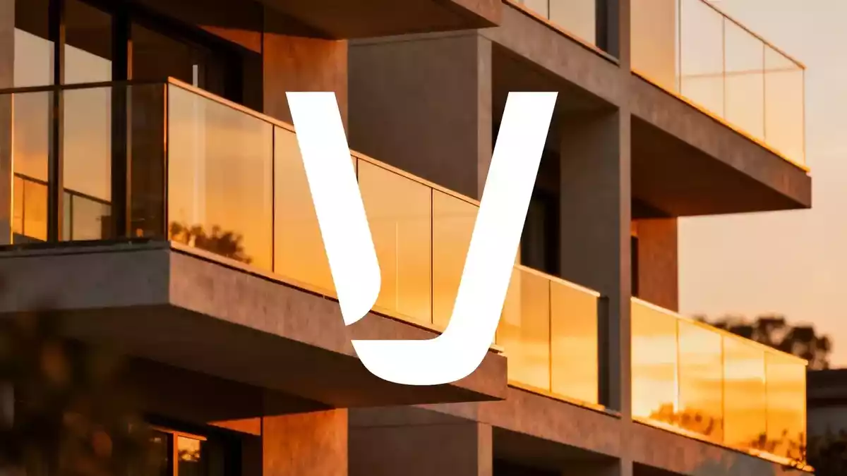 Vonovia's Cash Flow Plunges 45% as Lüneburg Sale Faces Political Backlash