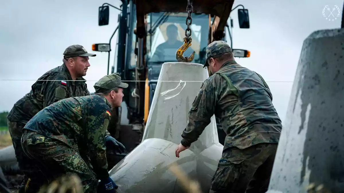 Die Bundeswehr hilft bei der Befestigung von Polens Ostgrenze. (Archivfoto) - Bild: ---/Polnische Streitkräfte/dpa