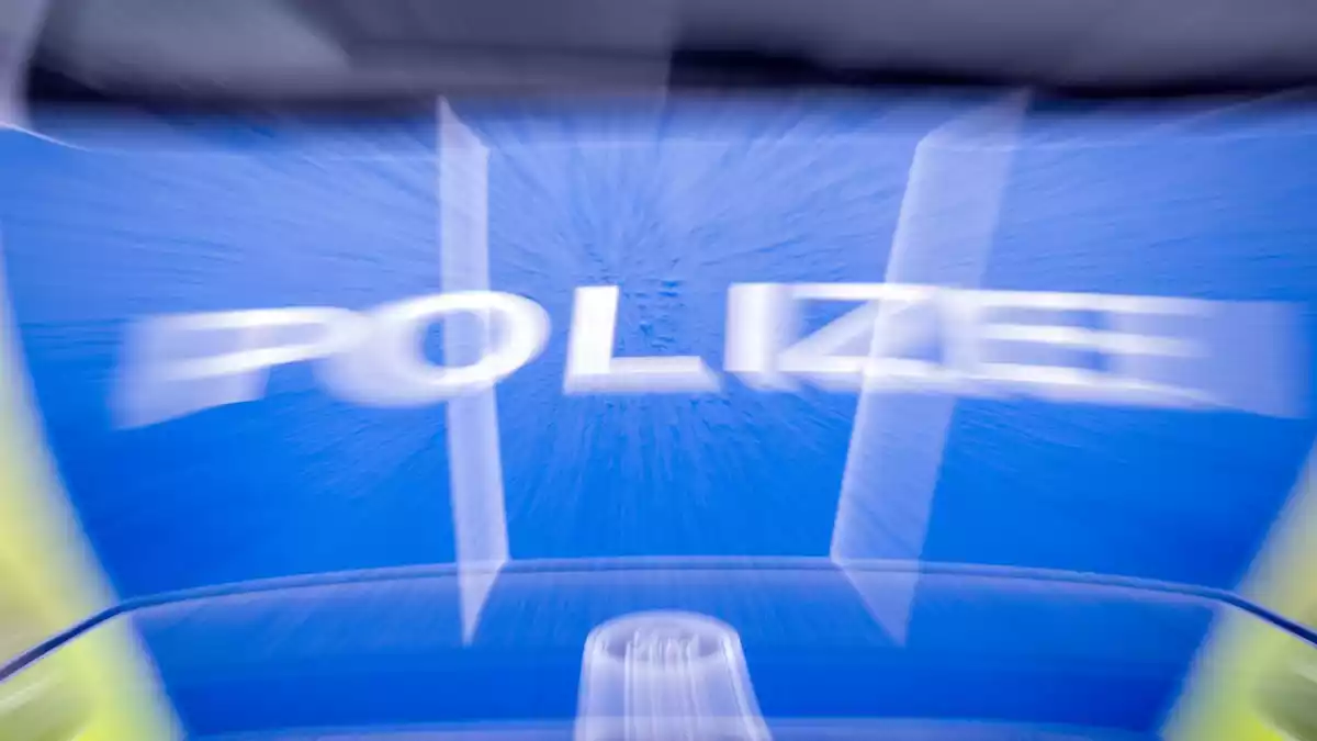 Die Polizei ist wegen eines mutmaßlichen Raubüberfalls auf einen Geldtransporter nach Lankwitz ausgerückt. (Symbolbild) - Bild: Soeren Stache/dpa