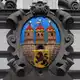 Das Stadtwappen von Freiberg. Die Stadt mit mehr als 40.000 Einwohnern hat eine lange Bergbautradition. (Symbolbild) - Bild: Hendrik Schmidt/dpa