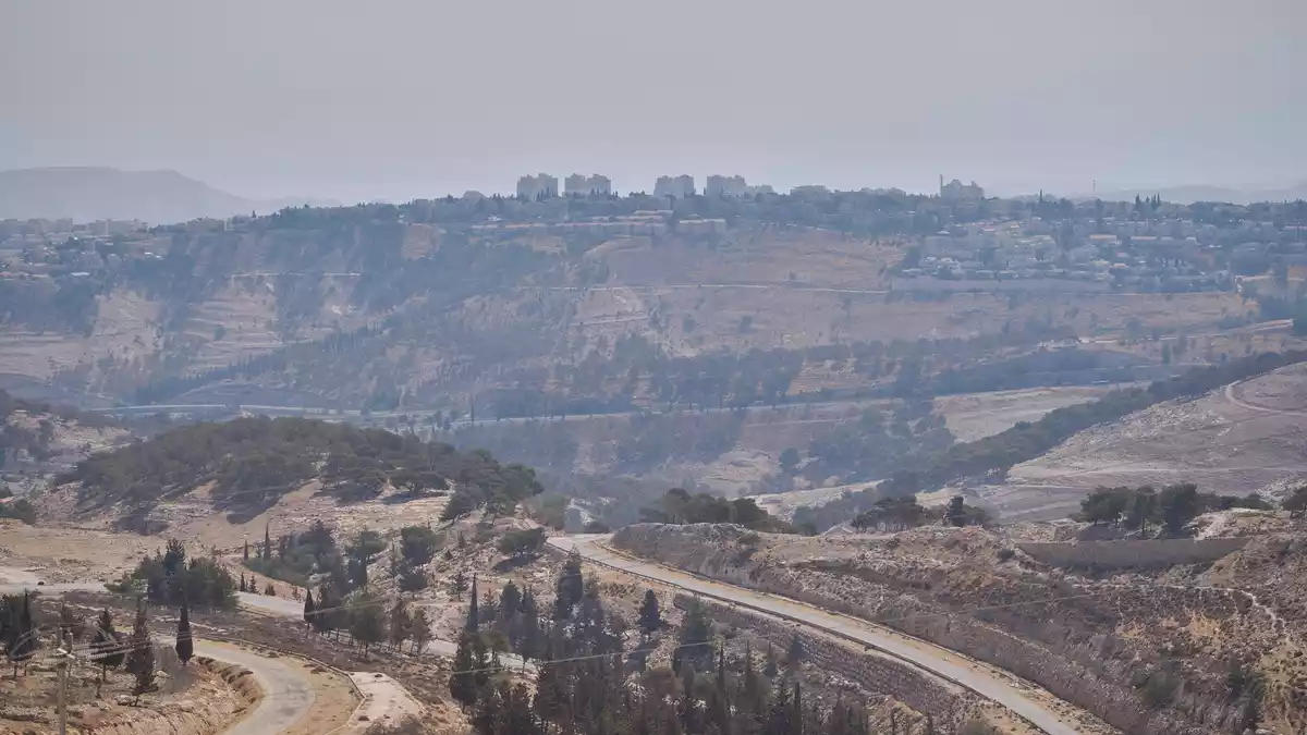 Konkret geht es um das sogenannte E1-Gebiet zwischen Ost-Jerusalem und der Siedlung Maale Adumim. (Archivbild) - Bild: Ohad Zwigenberg/AP/dpa
