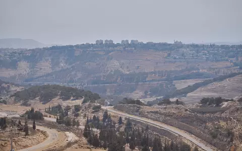Konkret geht es um das sogenannte E1-Gebiet zwischen Ost-Jerusalem und der Siedlung Maale Adumim. (Archivbild) - Foto: Ohad Zwigenberg/AP/dpa