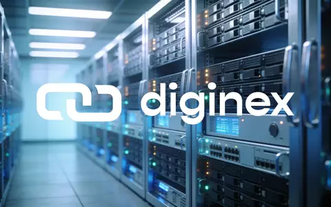 Moderne Serverinfrastruktur in einem digitalen Rechenzentrum mit blauer Beleuchtung. - Foto: über boerse-global.de