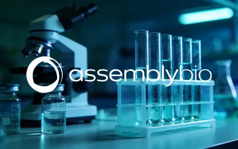 Abstrakte Darstellung einer modernen biotechnologischen Forschungsumgebung mit Laborausrüstung und fokussierter Beleuchtung. - Foto: über boerse-global.de