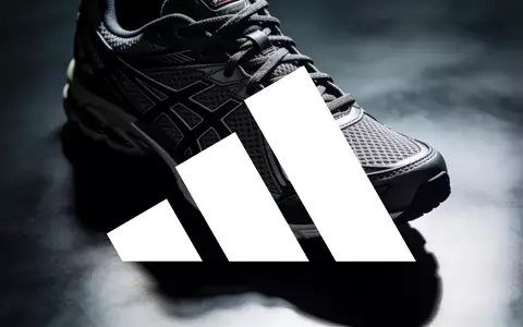 Ein hochwertiger Laufschuh auf einer dunklen, reflektierenden Oberfläche in einem minimalistischen Studio. - Foto: über boerse-global.de
