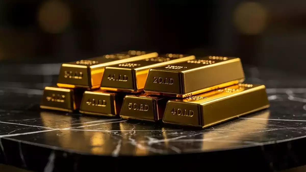 Gold Pullback vs Long-Term Rally: Treasury Move, Fed Hawks, Central Bank Buying