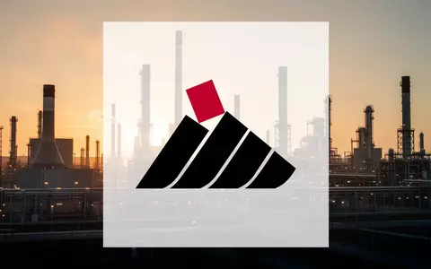 Moderne Energieinfrastruktur in der Abenddämmerung als Symbol für industrielle Stabilität und großflächige Energieversorgung - Foto: über boerse-global.de