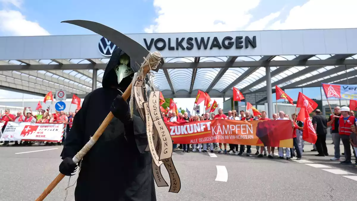 Verunsicherte Beschäftigte: Welche Zukunft hat der Automobilbau in Zwickau? (Archivbild) - Bild: Jan Woitas/dpa