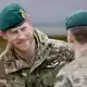Prinz Harry diente mehrere Jahre im Militär und pflegt heute noch ein enges Verhältnis zu den Streitkräften. (Archivfoto) - Bild: Finnbarr Webster/PA Wire/dpa