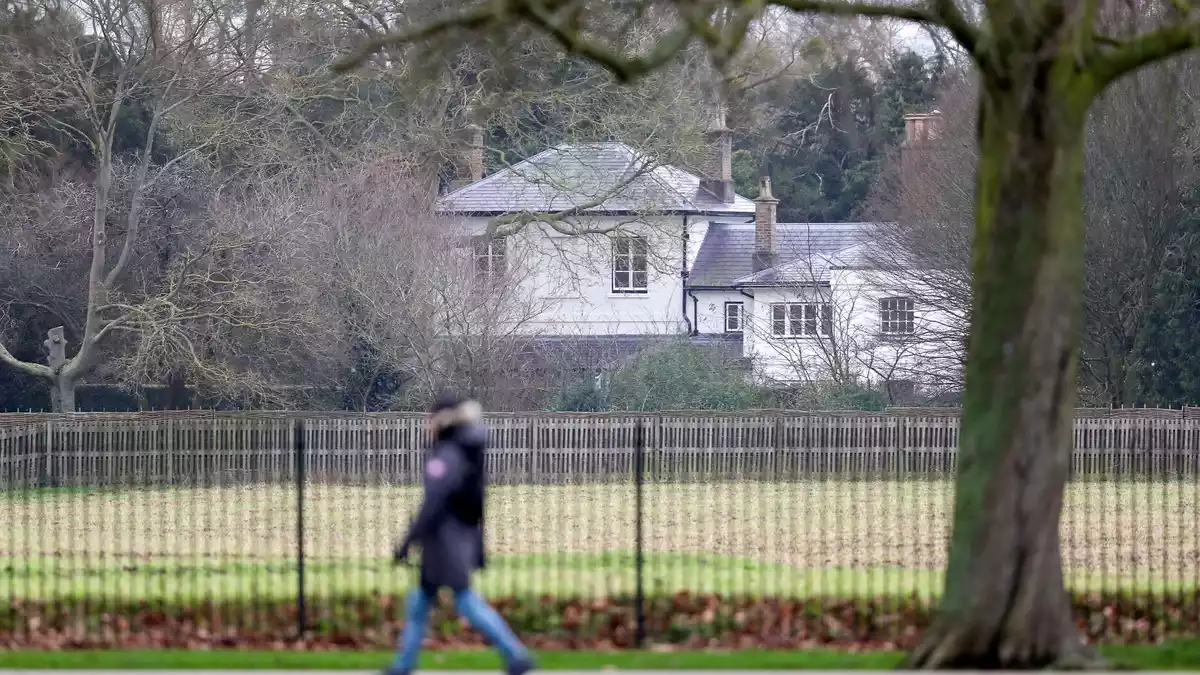 Das Anwesen Frogmore Cottage in Windsor gilt als vergleichsweise bescheiden. Eine Rückkehr dorthin für Harry und Meghan gilt als ausgeschlossen. (Archivfoto) - Bild: Steve Parsons/PA Wire/dpa