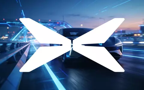 Abstraktes Bild eines modernen Elektroautos auf einer nächtlichen Autobahn als Symbol für internationale Expansion. - Foto: über boerse-global.de