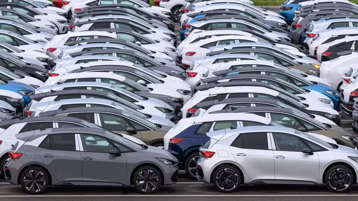 Die Automobilindustrie beklagt hohe US-Zölle. (Archivfoto) - Bild: Hendrik Schmidt/dpa